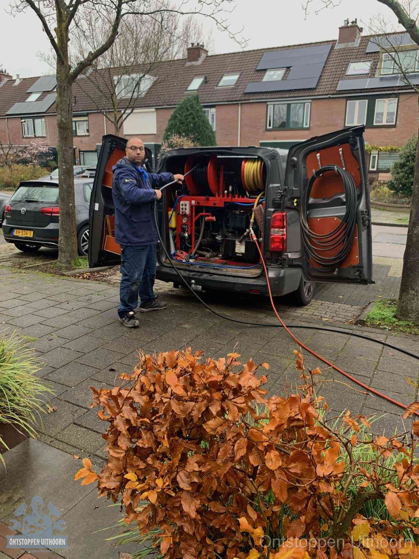 Rioolservice in de wijk in Uithoorn